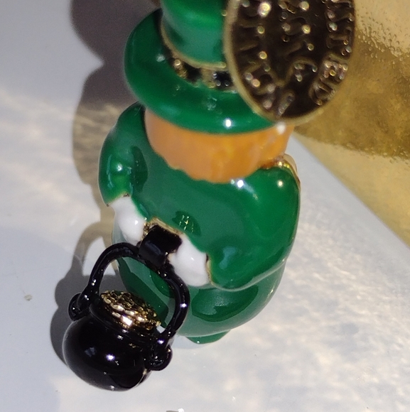 JC Leprechaun Luck of the Irish Charm Try Your Pot of Gold at the End Rainbow 🌈 - Picture 11 of 16